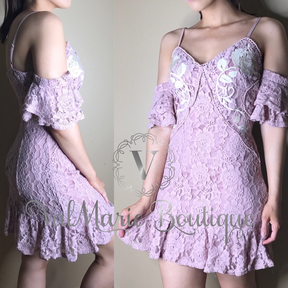 lace wedding guest dress - Picture 3 of 8
